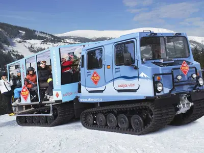 Mit dem SkiTour-Express geht es ins Nachbargebiet Ski Pec-Petzer © Sitour Marketing GmbH