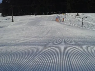 Blick auf die Piste und Schlepplift im Ski Areal Synot - Kycerka © SKI AREÁL SYNOT KYCERKA