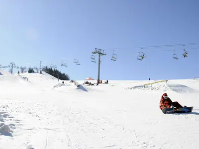 Piste mit Sessellift im Skigebiet Donovaly © PARK SNOW Donovaly