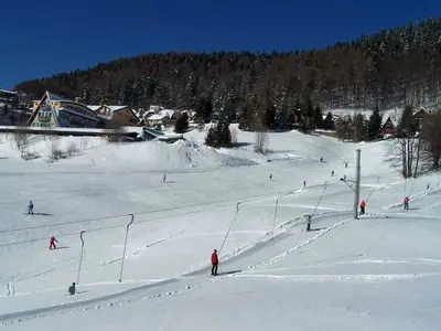 Piste und Schlepplift im Skigebiet Donovaly © PARK SNOW Donovaly