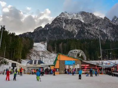 Blick auf die Talstation des Skigebietes Busteni © Partia Kalinderu Busteni