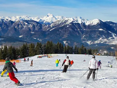 Skifahrer im Skigebiet Cerkno © Ski Cerkno