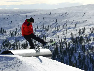 Snowboarder im Skigebiet Saariselkä © Ski Saariselkä