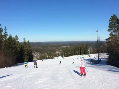 Skifahrer im Skigebiet Himos © Himos Ski Resort