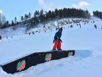 Snowboarder im Mountain Dew Park im Skigebiet Himos © Himos Ski Resort