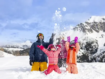 Familie im Schnee © Liechtenstein Marketing