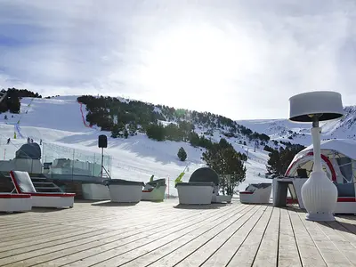 Sonnenterrasse im Skigebiet Grandvalira © Grandvalira