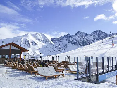 Restaurantterrasse im Skigebiet Grandvalira © Grandvalira