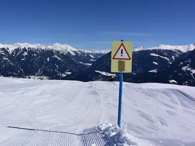 Blaue Piste in Tschappina © Willi Landolt, CC BY 3.0  via Wikimedia Commons