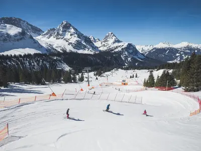 Skifahren mit der Familie in der Tiroler Zugspitz Arena © Tiroler Zugspitz Arena/C. Jorda