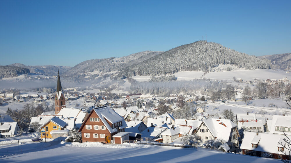 In Baiersbronn im Schwarzwald genießen Gäste einen naturnahen, menschenfernen Winterurlaub. 