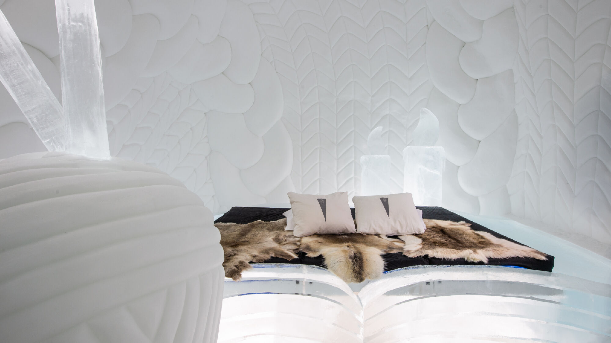 Blick in das Innere eines Eishotels von ICEHOTEL