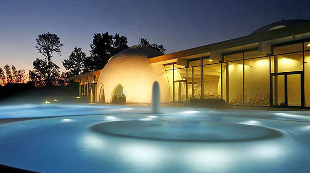 Außenansicht auf die Therme Bad Aibling