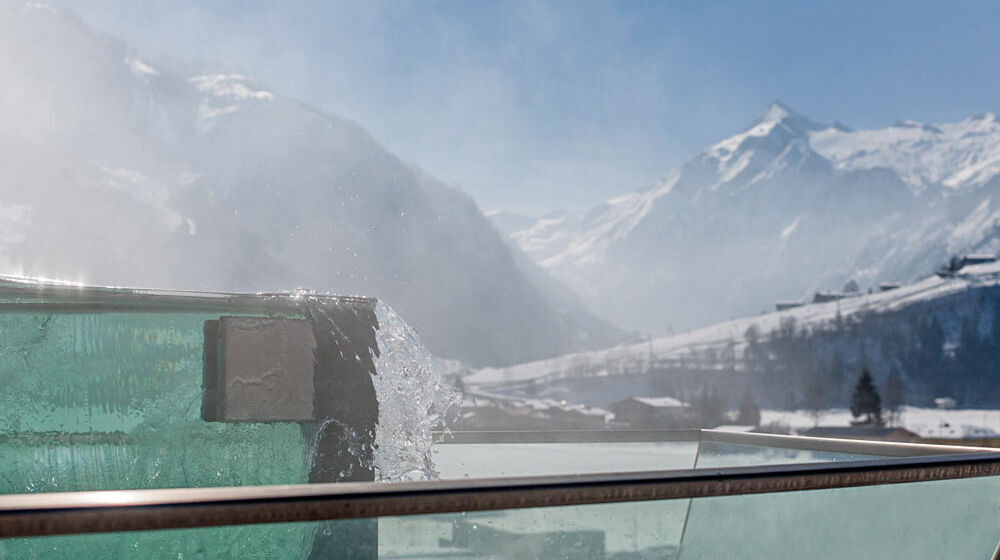 Skylinepool mit Blick auf das Kitzsteinhorn