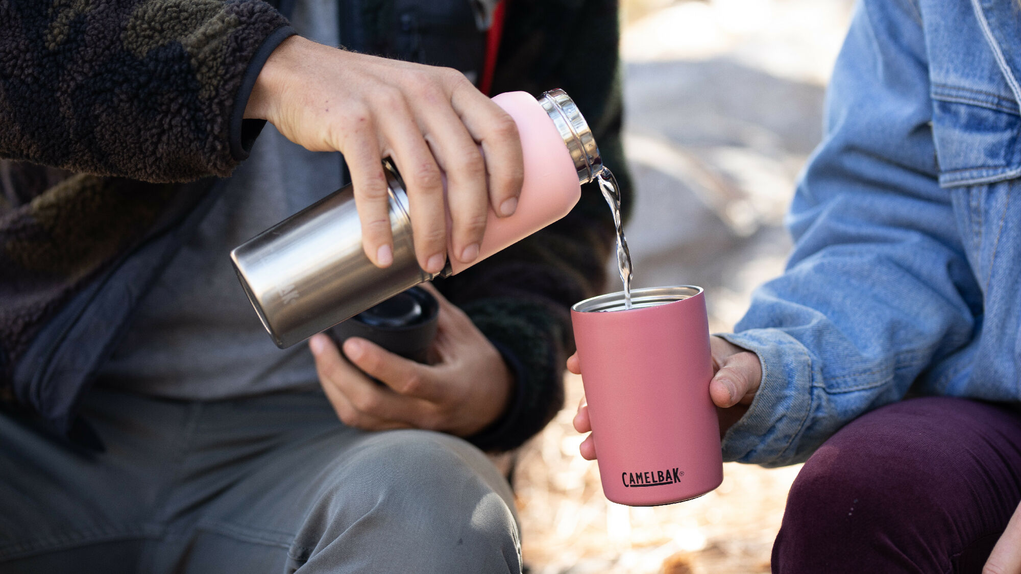 CamelBak präsentiert die MultiBev 2-in-1 Vakuum Trinkflasche