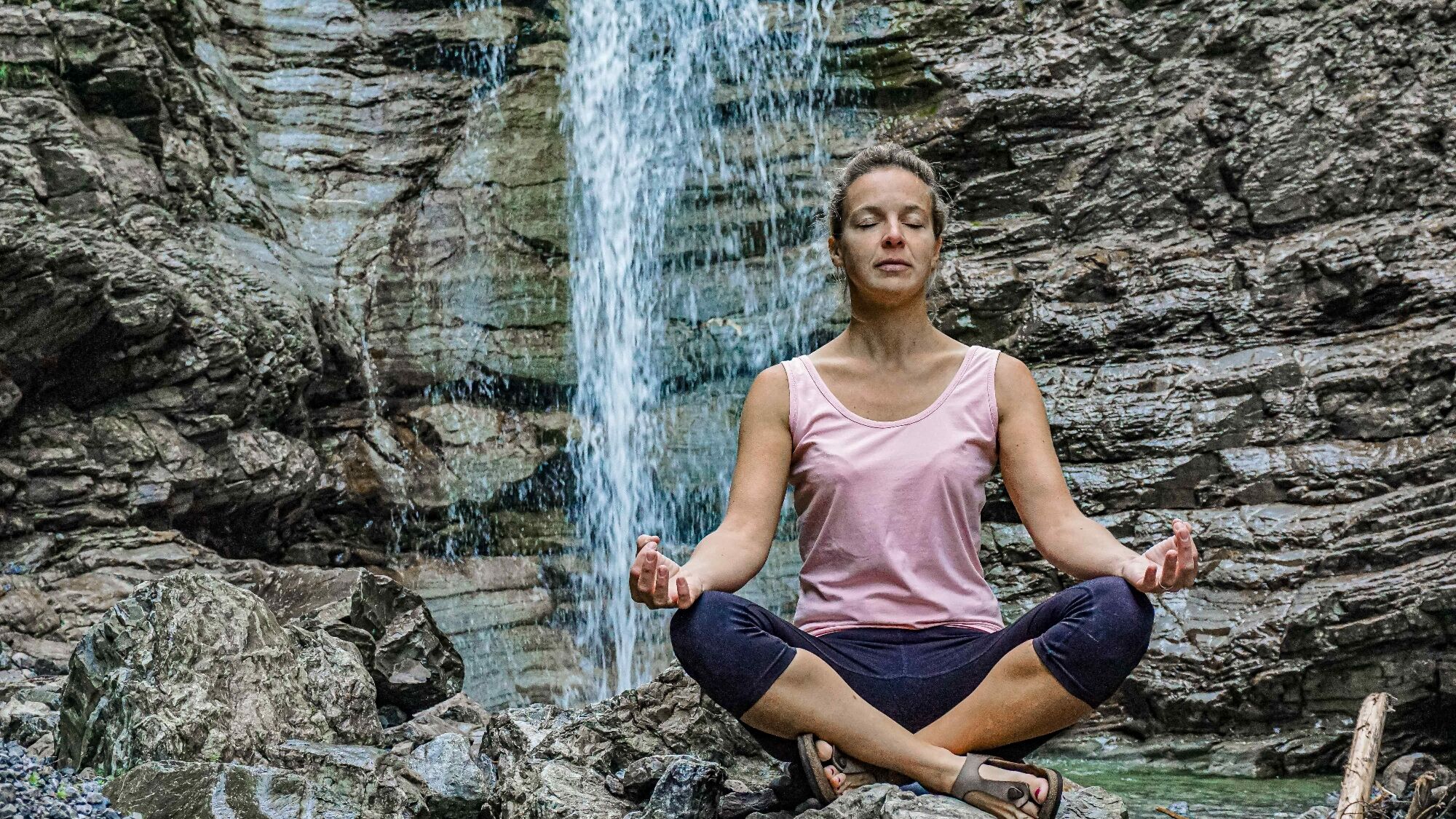 Kneippen und entspannen können Besucher entlang des neuen „Vitalweg Holzgau“,