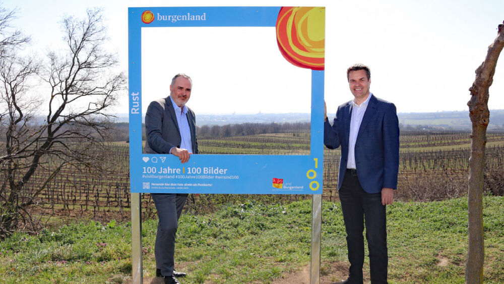 Der erste Fotorahmen setzt den schönen Ausblick Rusts in Szene