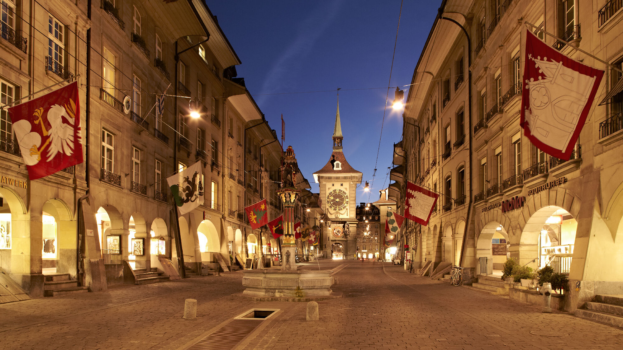 Der Zeitglockenturm in Bern bei Nacht