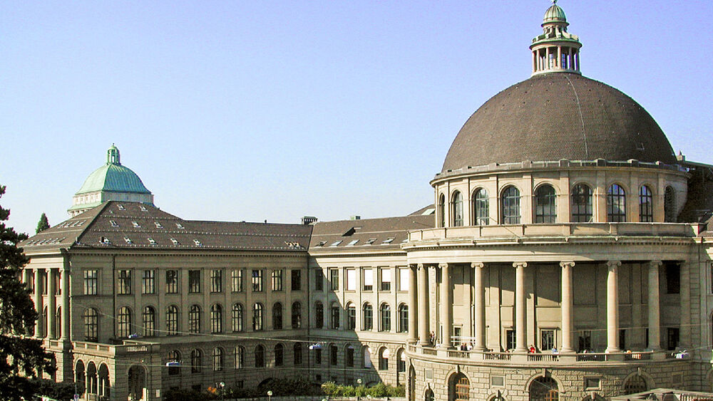 Das Hauptportal in Zürich