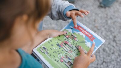 Spielerisches Rätseln stellt sowohl Spaß als auch eine Herausforderung für die Kinder dar.