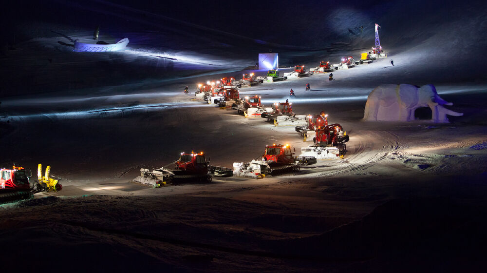 Jede Menge Pistenbullys spielen mit
