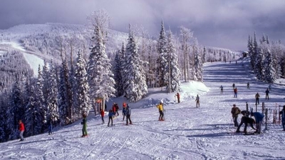 Bei so vielen Menschen auf der Piste ist eine private Haftpflichtversicherung durchaus sinnvoll.