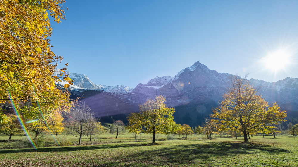 Durch die Landschaft in der Silberregion Karwendel wandern
