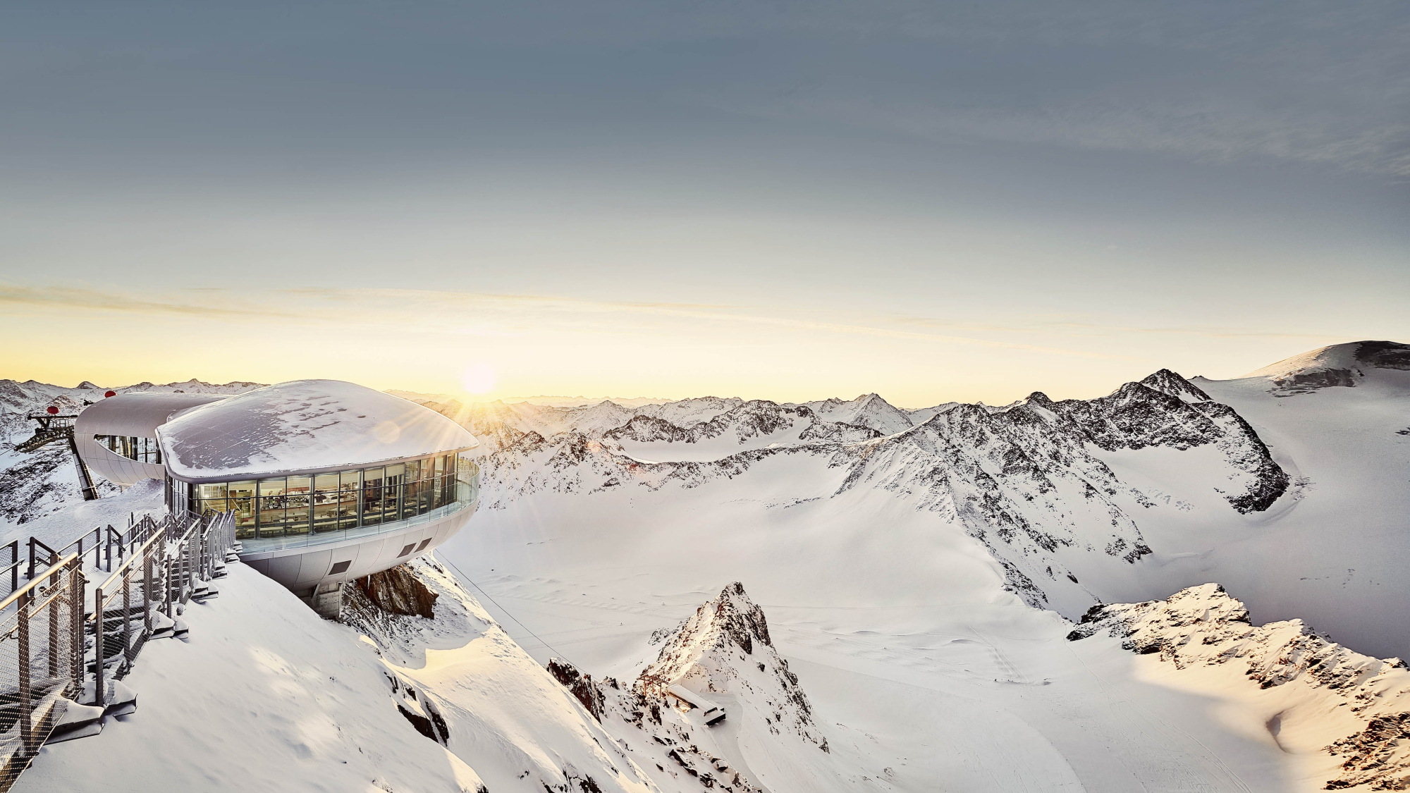 Blick auf das Café 3440 am Pitztaler Gletscher