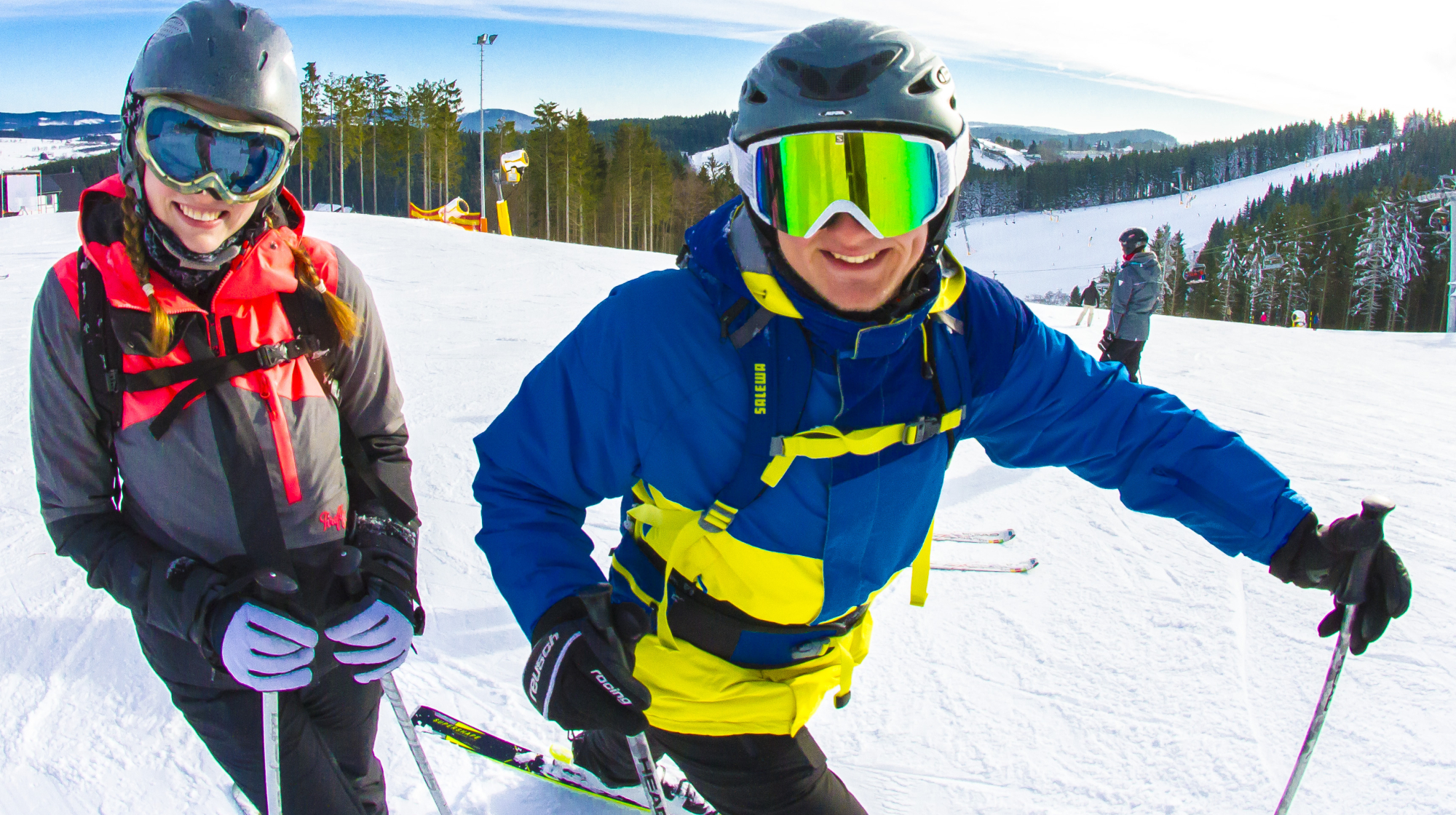 Skifahrer in der Wintersport-Arena Sauerland