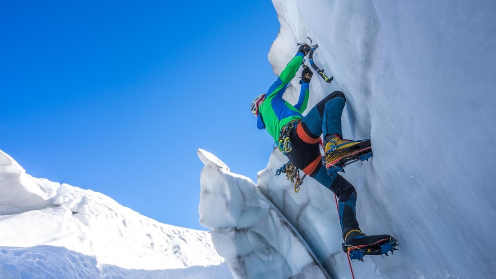 Beim Winterklettern ist die Fingerkraft essenziell