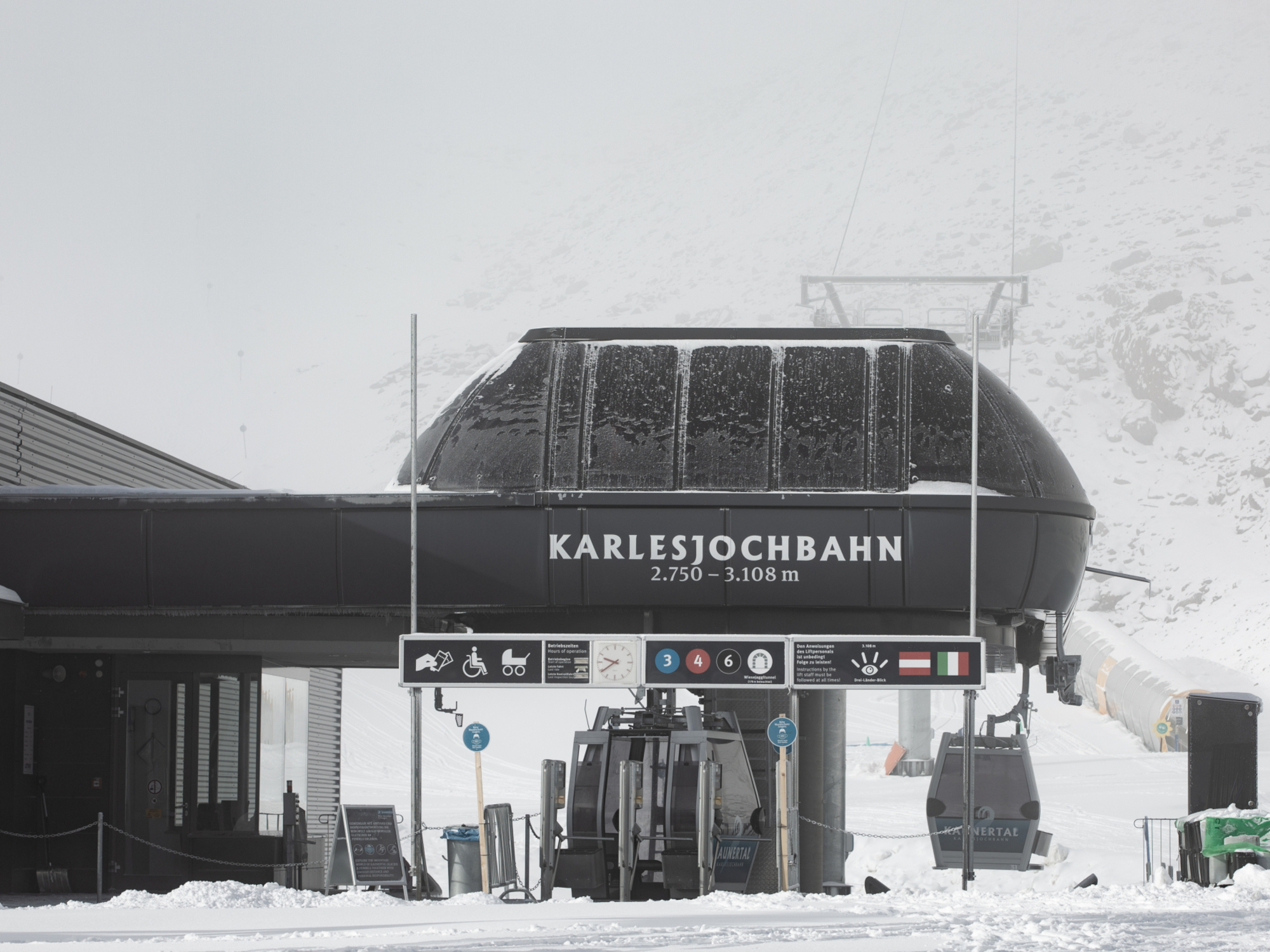Blick auf die Talstation der Karlesjochbahn