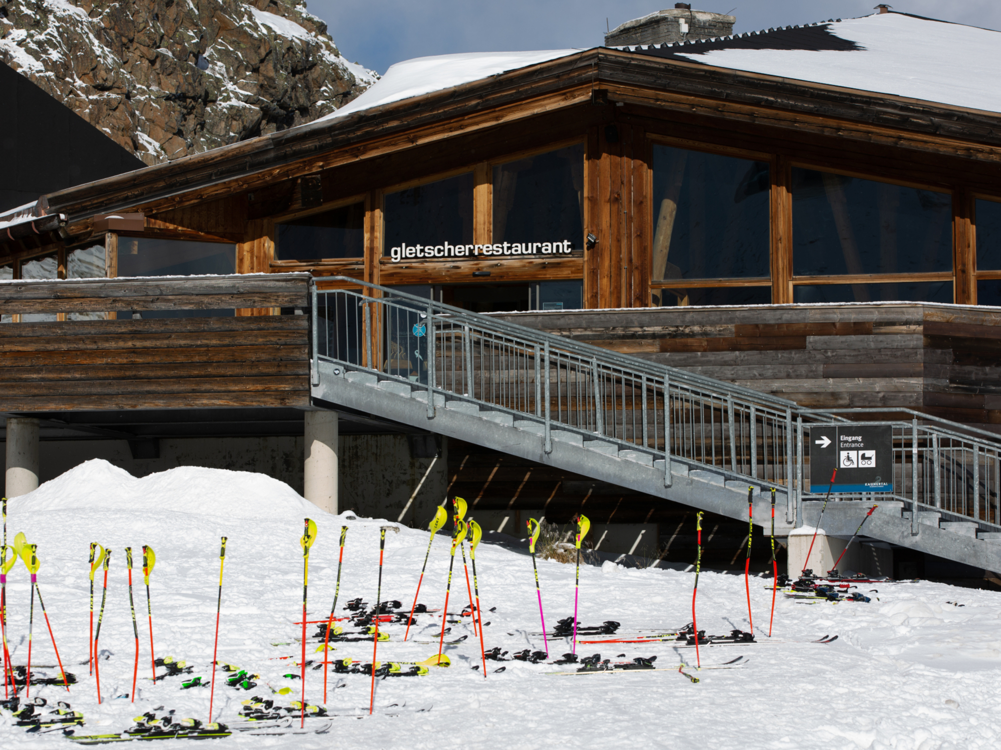Blick auf das Gletscherrestaurant Kaunertaler Gletscher