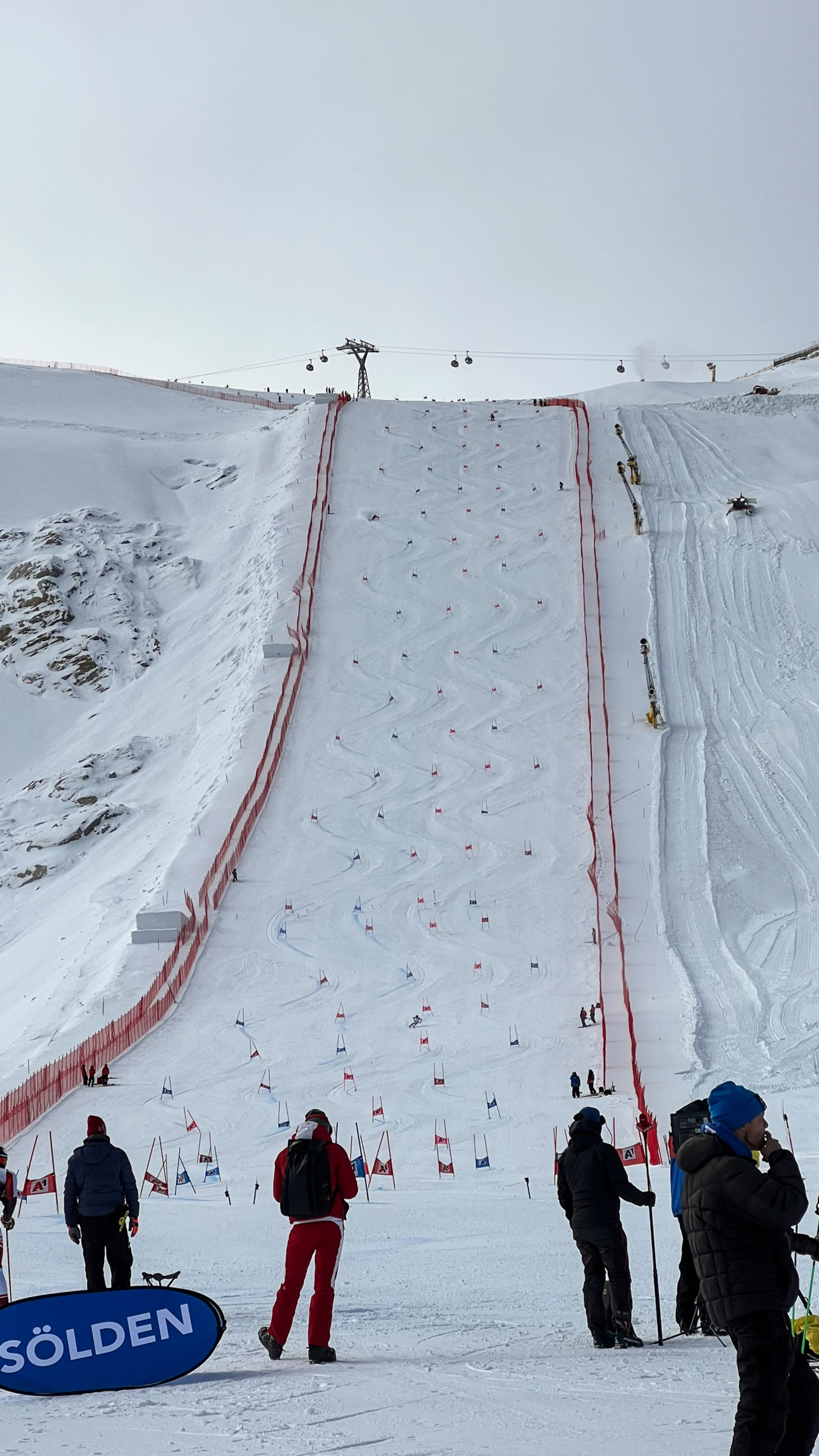 Blick auf die Weltcup-Piste am Rettenbachferner