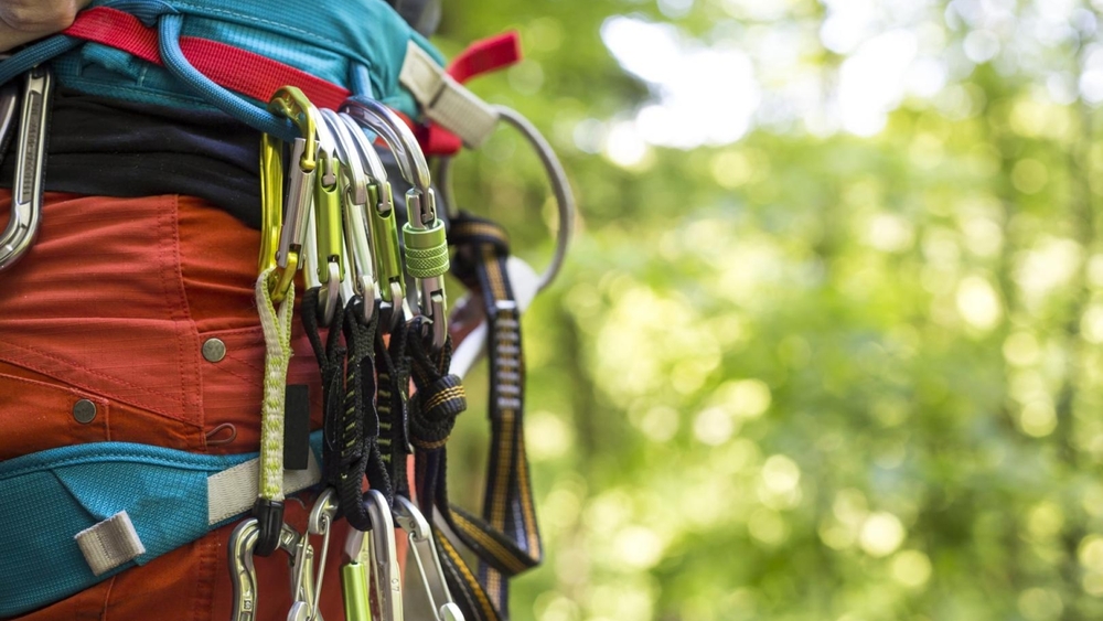 Wer in den Alpen klettern gehen möchte, braucht eine entsprechende Ausrüstung