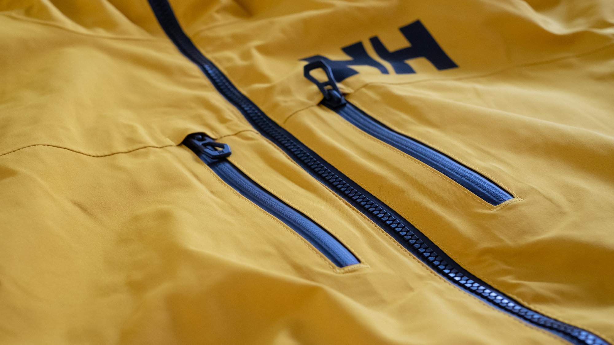 Geschützte Reißverschlüsse an den Fronttaschen