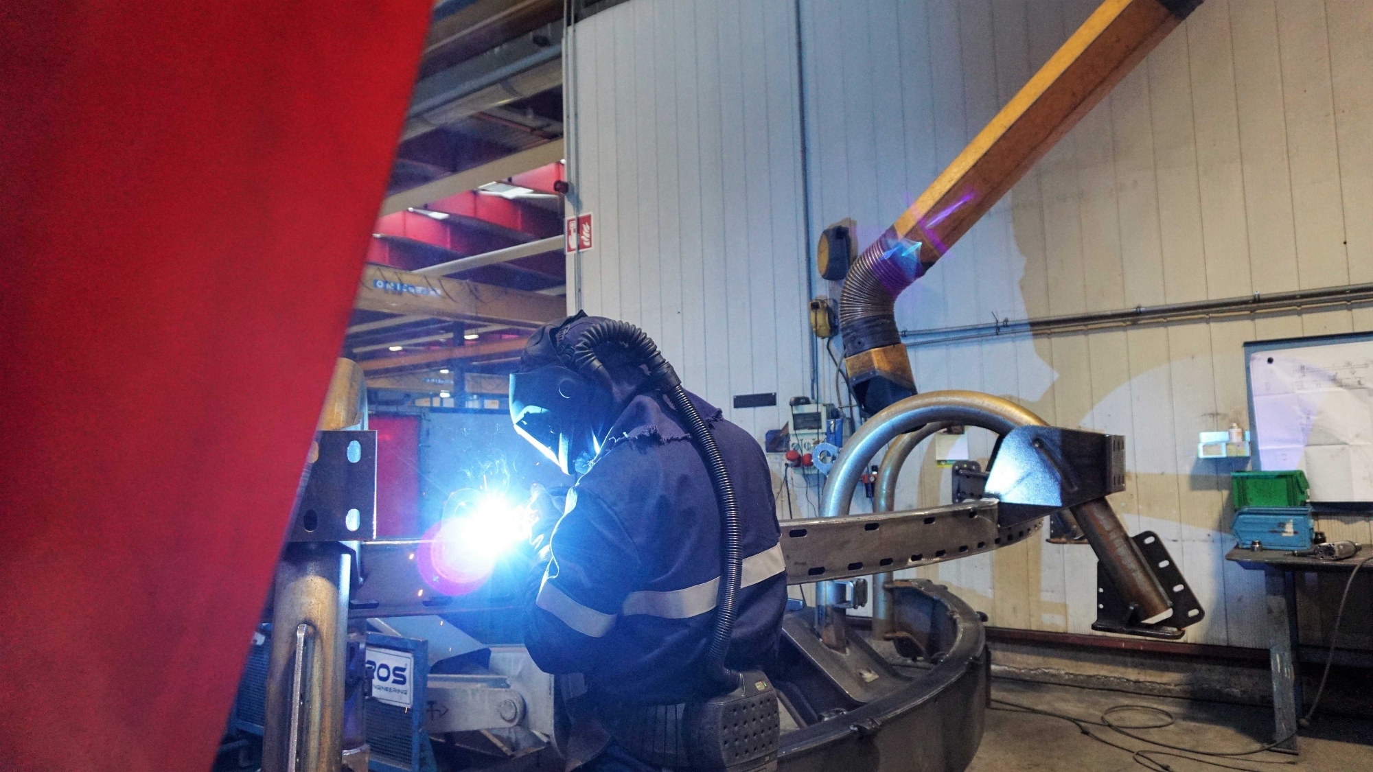 Einer der Schweißer bei LEITNER