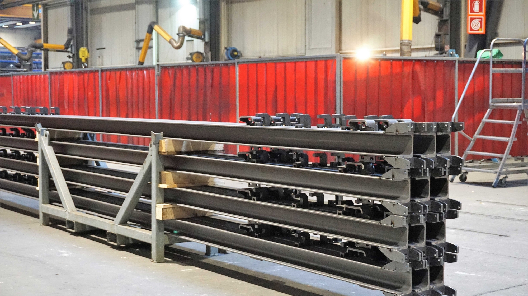 Laufschienen in der Produktionshalle