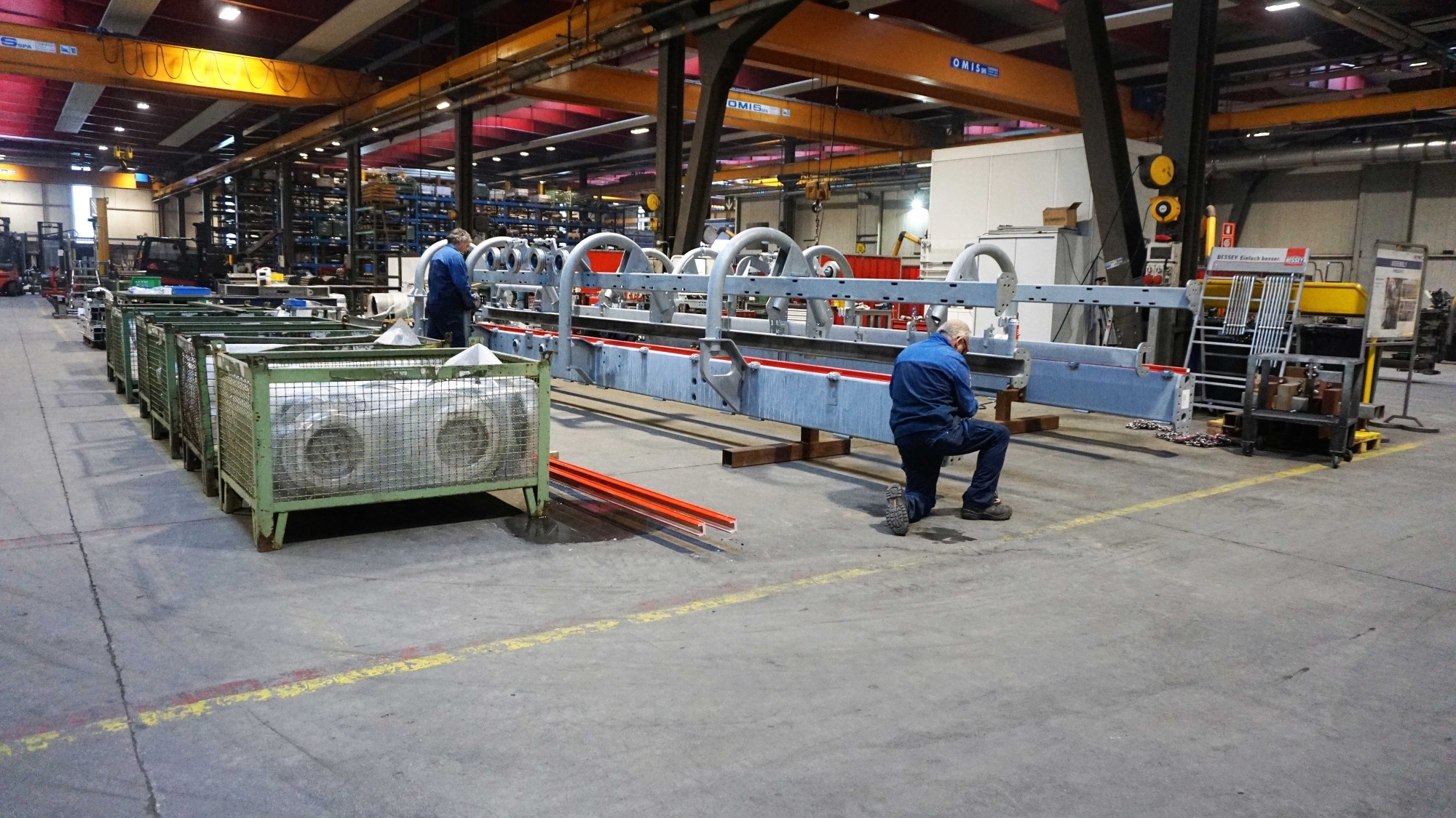 Sorgfältige Vormontage der Stationselemente