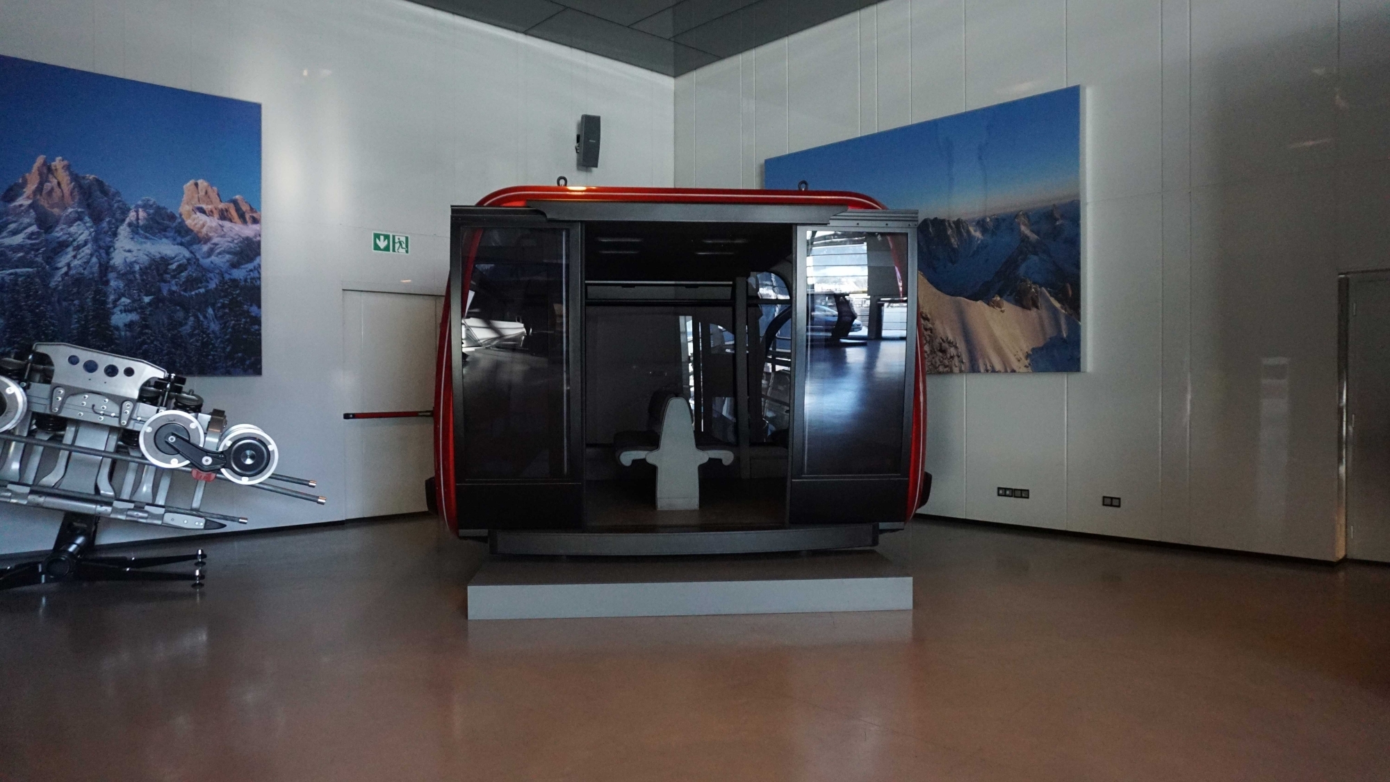 Eine Symphony Kabine im LEITNER Showroom