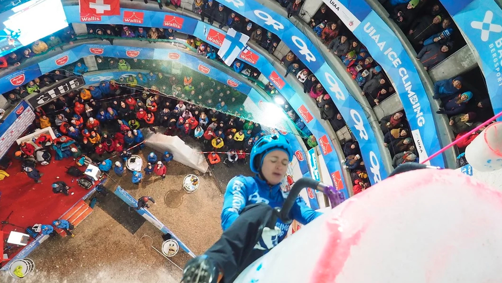 Teilnehmerin beim Ice Climbing World Cup