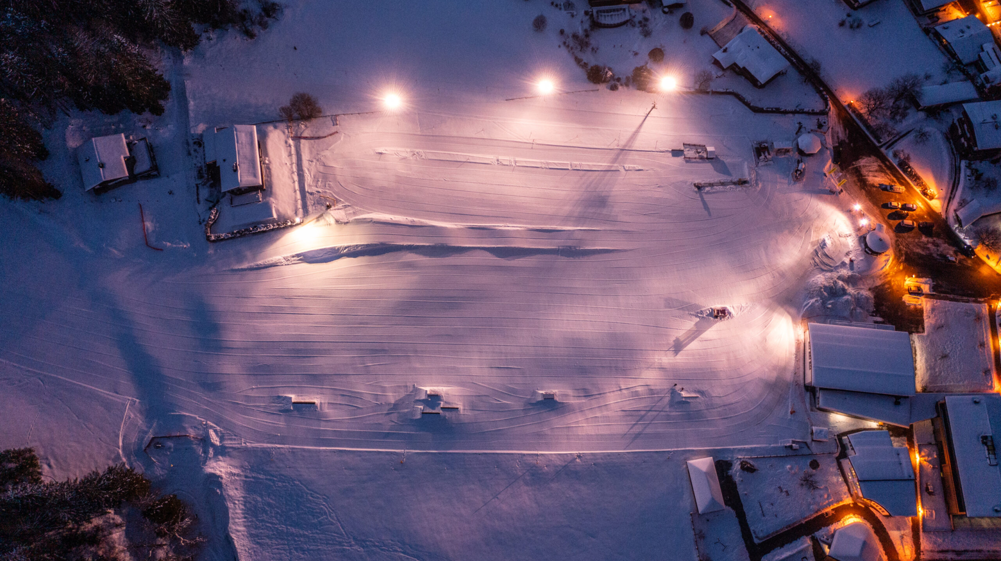 Blick auf den Night Snowpark in Waidring von oben