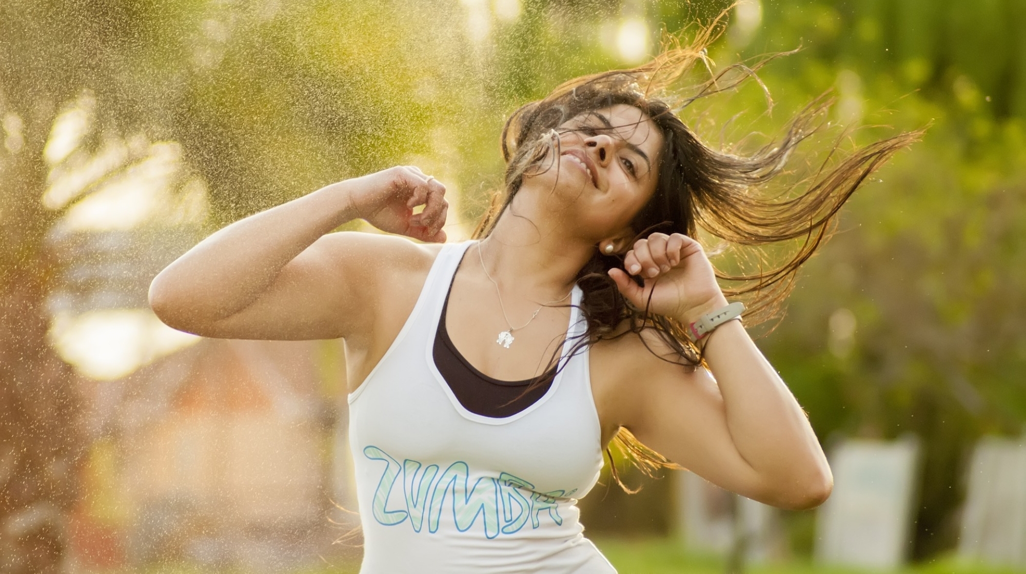 Frau beim Zumba tanzen