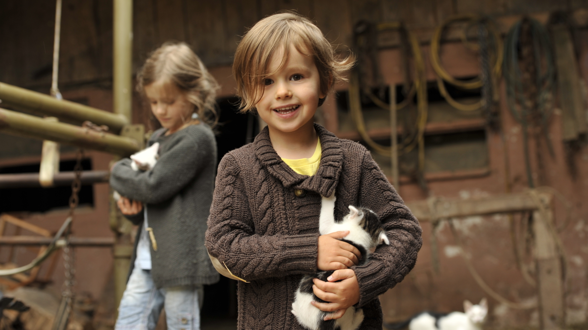 Kinder auf dem Bauernhof