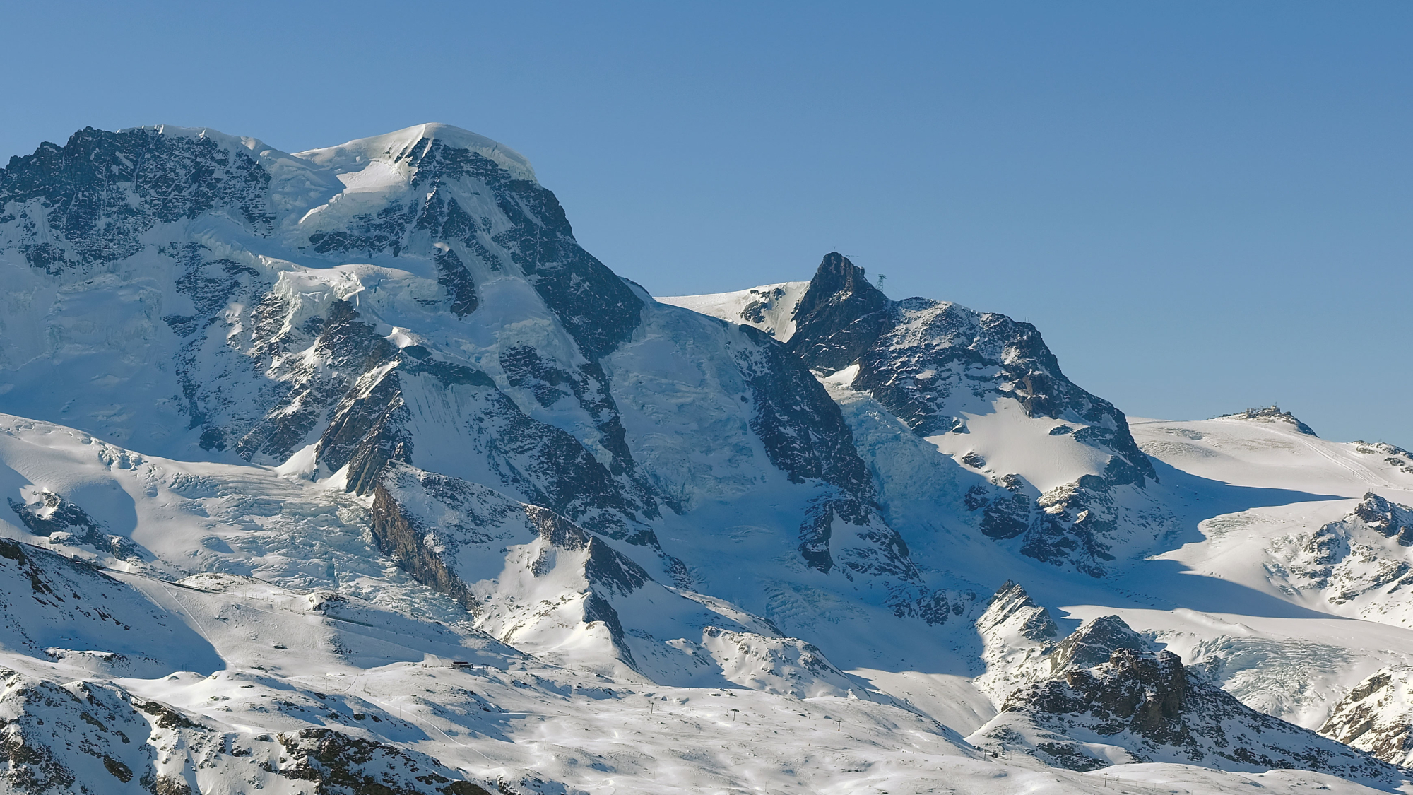 Blick auf das Breithorn (links) und das Klein Matterhorn vom Rothorn aus