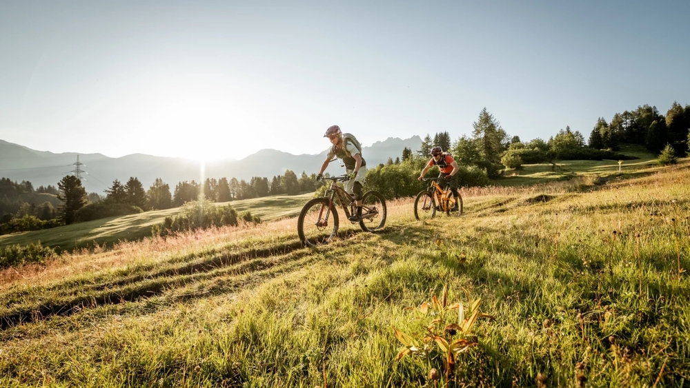 Biker auf dem 3-Länder-Enduro-Trail