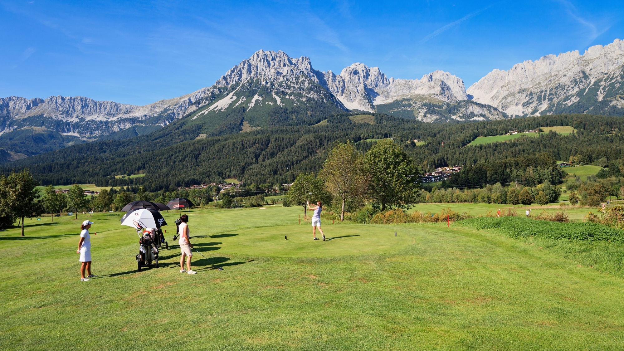 Golfplatz Wilder Kaiser in Ellmau mit Wildem Kaiser im Hintergrund
