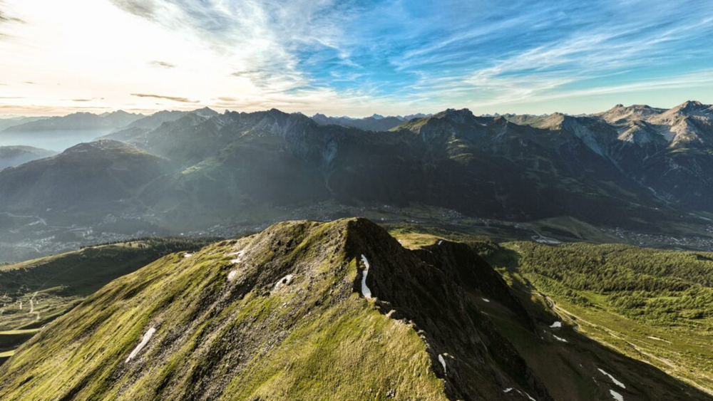 Auf 2.558 Metern über St. Anton am Arlberg in Tirol thront der Zwölferkopf, den alpine Kombinierer i