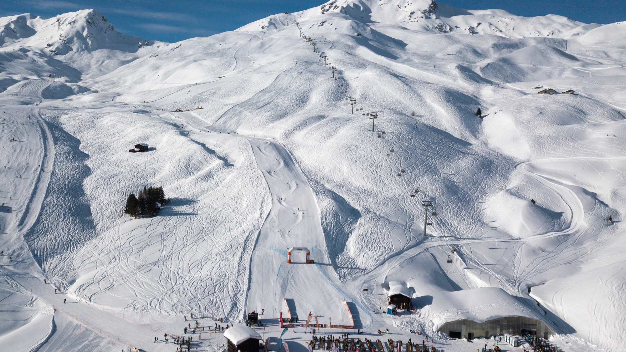 Blick auf das Skigebiet von Arosa