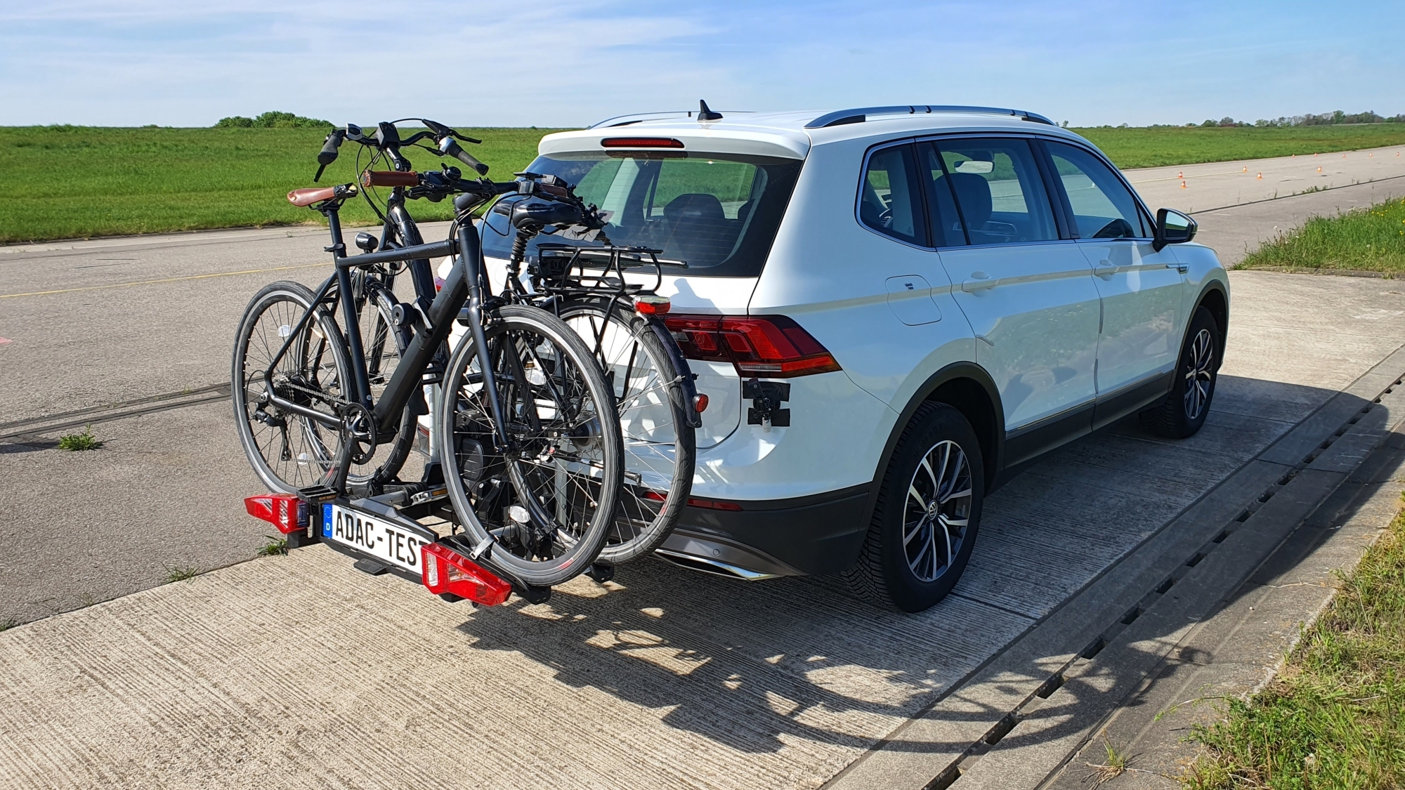 Fahrradträger für die Anhängerkupplung im Test beim ADAC