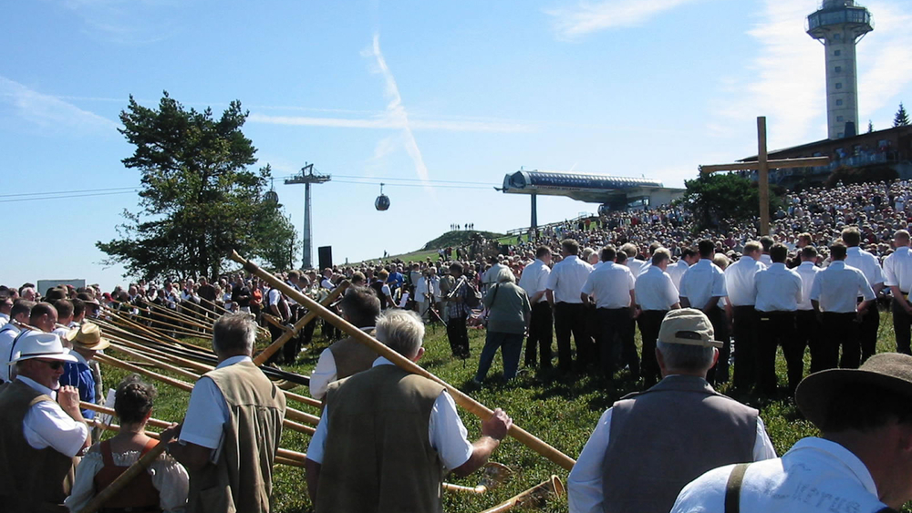 Mehr als 25 Musikkapellen und Alphorngruppen freuen sich auf diesen besonderen Tag auf dem Ettelsber